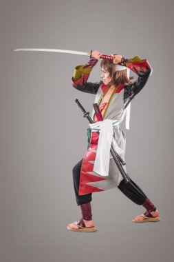 Katana kılıcı ile Japon samurai