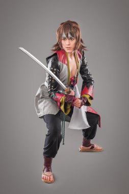 Katana kılıcı ile Japon samurai