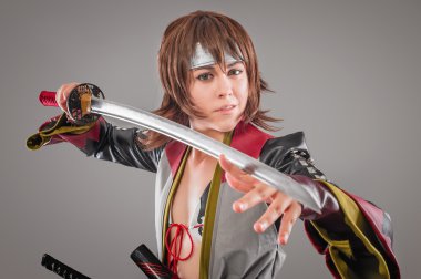 Katana kılıcı ile Japon samurai