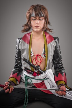 Katana kılıcı ile Japon samurai