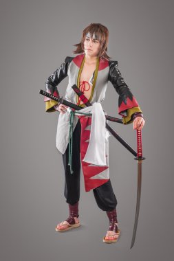 Katana kılıcı ile Japon samurai