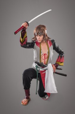 Katana kılıcı ile Japon samurai