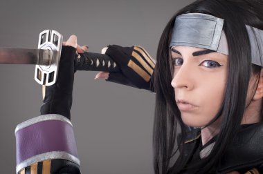 Katana kılıcı ile Japon samurai