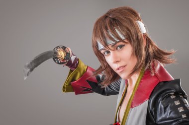 Katana kılıcı ile Japon samurai