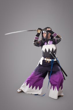 Katana kılıcı ile Japon samurai