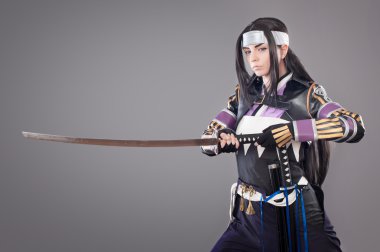Katana kılıcı ile Japon samurai