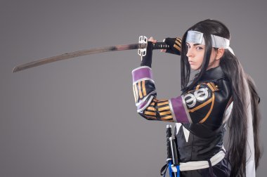 Katana kılıcı ile Japon samurai