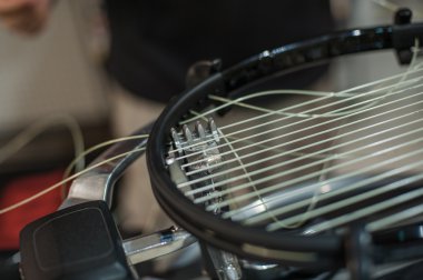 Tenis raketi çekimi makinesi detay