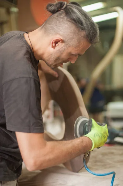 Craftsman Using Electric Sander Smoothen Wood Texture Carpentry Concept Wood — Stock Photo, Image