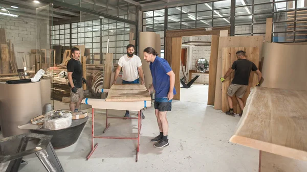 Equipo Carpinteros Haciendo Muebles Taller Herramientas Carpintería Artesanía — Foto de Stock