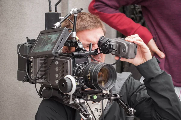 Nos Bastidores Cameraman Filmando Cena Filme Com Sua Câmera Local — Fotografia de Stock