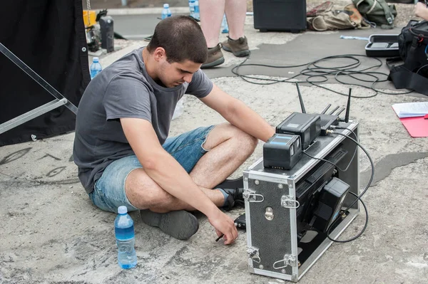 Színfalak Mögött Filmrendező Felügyeli Irányítja Forgatás Film Lcd Panel Szabadtéri — Stock Fotó