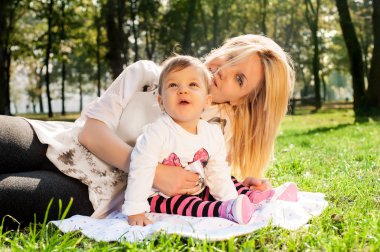 Anne ve bebek doğa