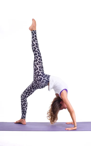 Practicar ejercicios de Yoga —  Fotos de Stock