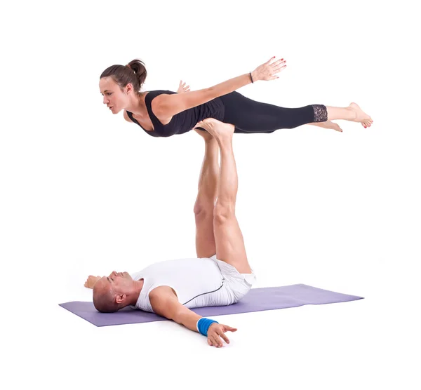 Het beoefenen van Yoga oefeningen in groep — Stockfoto