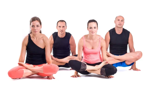 Exercices de yoga pratique en groupe — Photo