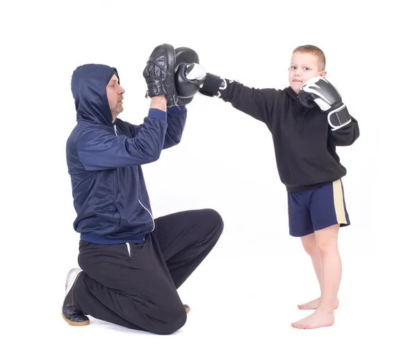 Crianças kickboxing com instrutor — Fotografia de Stock