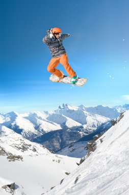 Aşırı snowboard adam