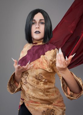 Çin çivi ile Gotik kadın