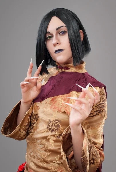 Mujer gótica con uñas chinas — Foto de Stock
