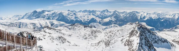 A vista panorâmica das montanhas — Fotografia de Stock