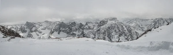 Vista panoramica sulle montagne — Foto Stock