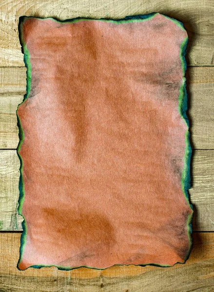 Yanmış Kenarları Olan Çok Eski Bir Kağıt Parçası — Stok fotoğraf