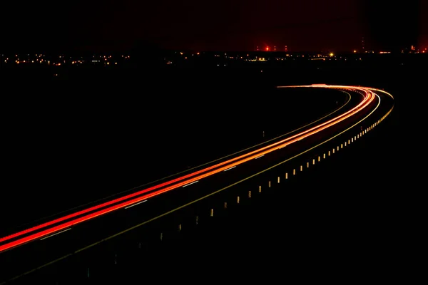 Nächtliche Straßenbeleuchtung Lichter Fahrender Autos Der Nacht Langzeitbelichtung Rot Blau — Stockfoto