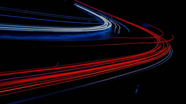 Geceli arabaların ışıkları.