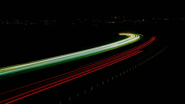 Nächtliche Straßenbeleuchtung Lichter Fahrender Autos Der Nacht Langzeitbelichtung Rot Blau — Stockfoto