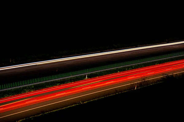 Nächtliche Straßenbeleuchtung Lichter Fahrender Autos Der Nacht Langzeitbelichtung Mehrfarbig — Stockfoto