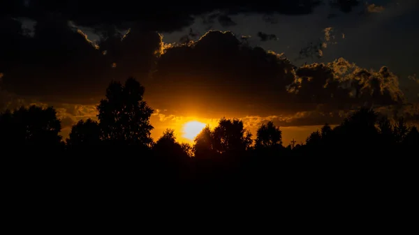 Puesta Sol Con Nubes Fondo —  Fotos de Stock