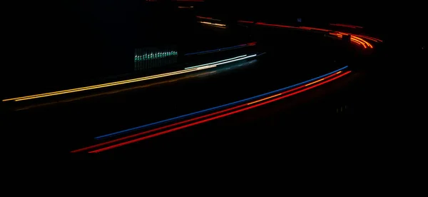 Éjszakai Lámpák Éjszaka Mozgó Autók Fényei Hosszú Expozíció Piros Kék — Stock Fotó