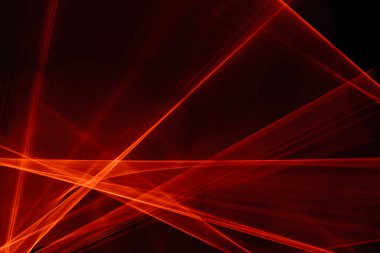 Lazer ışığı. Dalgalanan ve bükülen ışık çizgileri.