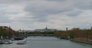 Seine Nehri 'nde Zaman Kaynağı, Paris, Fransa