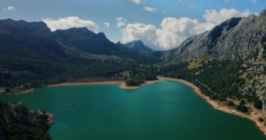 Su rezervuarı Cuber, Tramuntana Dağları, Mallorca, Mayorka, Balearic Adaları 'nın Hava Aracı Çekimi.