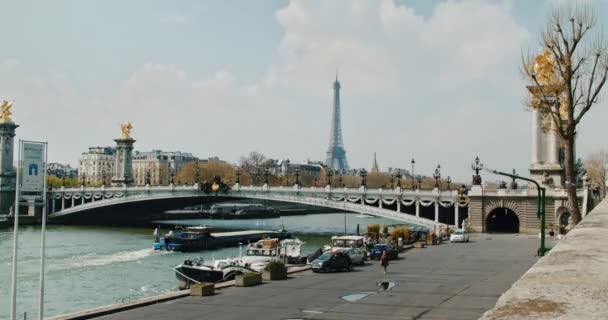 Seine Floden Med Utsikt Över Eiffeltornet Paris Frankrike — Stockvideo