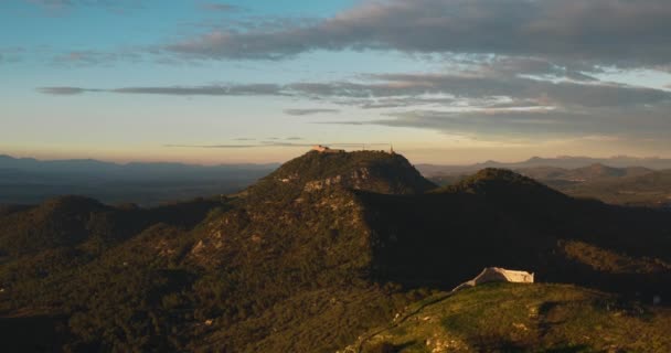 Pemandangan Drone Udara Istana Santueri Majorca Felanitx Reruntuhan Pariwisata Pegunungan — Stok Video