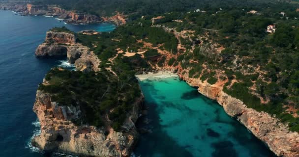 Calo Des Moro Water Rocks Paradisiacal Beach Aerial Drone Majorca — 비디오