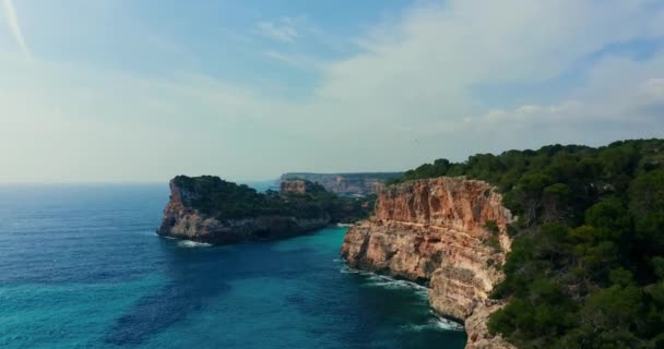 Calo Des Moro Water Rocks Paradisiacal Beach Aerial Drone Majorca — 비디오