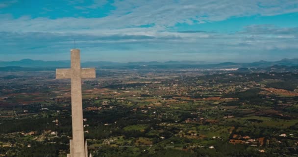 십자가 기념비 Aerial Drone Shot Mount Puig Sant Salvador Felanitx — 비디오