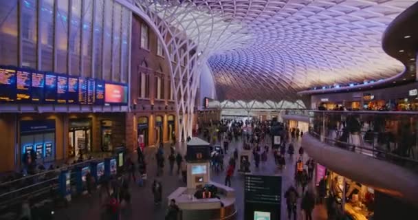 Timelapse Crowd People Waiting Train Station Londres Reino Unido Europa — Vídeo de stock