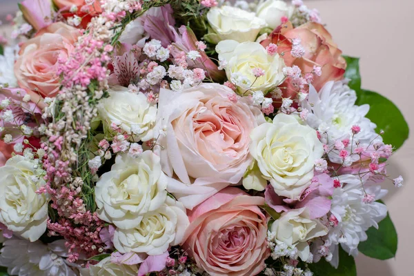 Schöner Hochzeitsstrauß Aus Blumen — Stockfoto
