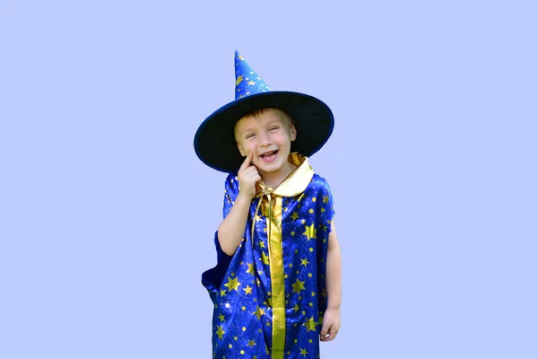 Мальчик в костюме астролога — стоковое фото