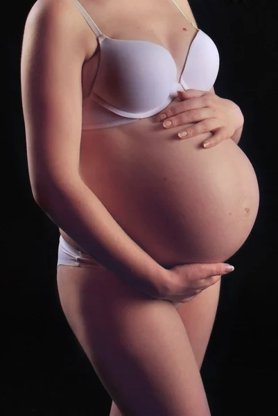 Pancia incinta su sfondo nero — Foto Stock