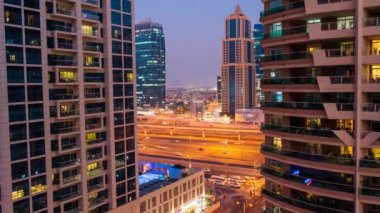 Dubai Marina kentsel çekim günbatımında Kutsal Kase tekniği kullanılarak çekildi.. 