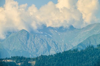 Krasnodar bölgesinin dağları ve Kafkas eteklerinin etekleri