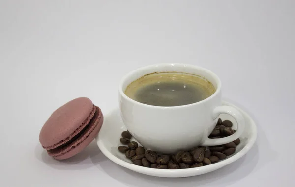 Tasse Blanche Avec Café Sur Une Assiette Avec Des Gâteaux — Photo