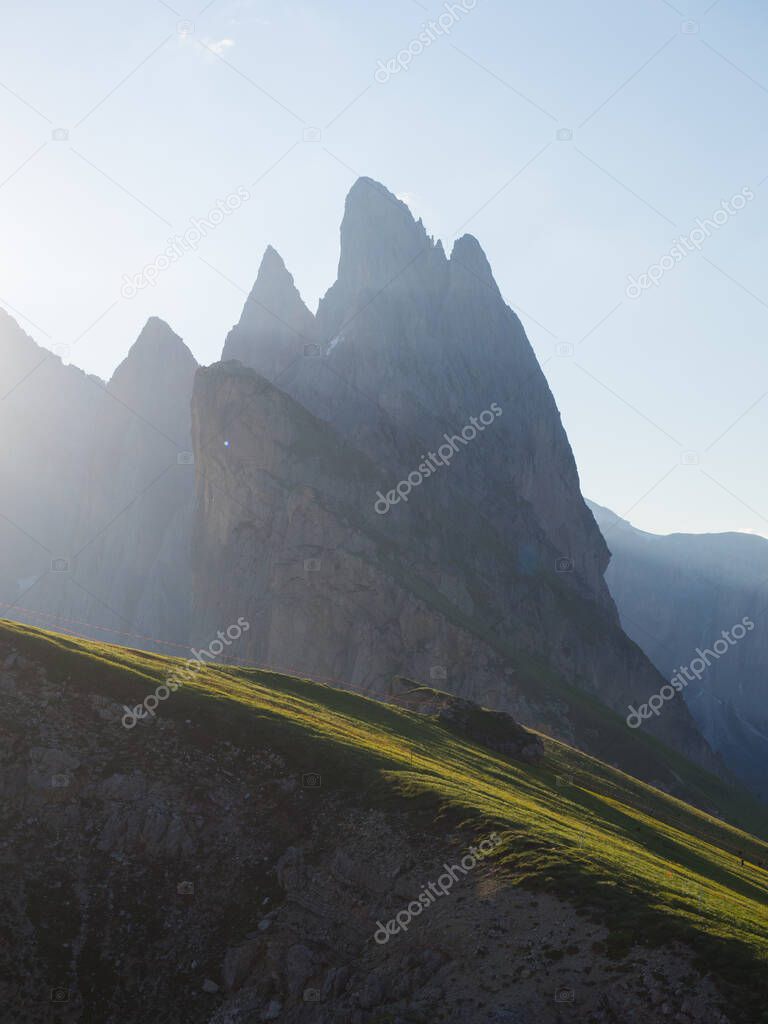 Sonnenaufgang wandern bei der Seceda in Suedtirol Italien - Seceda in the Dolomites in Italy