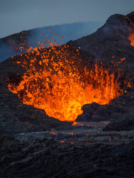 Vulken Geldingardalsgos in Island auf der Halbinsel Reykjanes ausgebrochen im Jahr 2021 vom Berg Fagradalsfjall